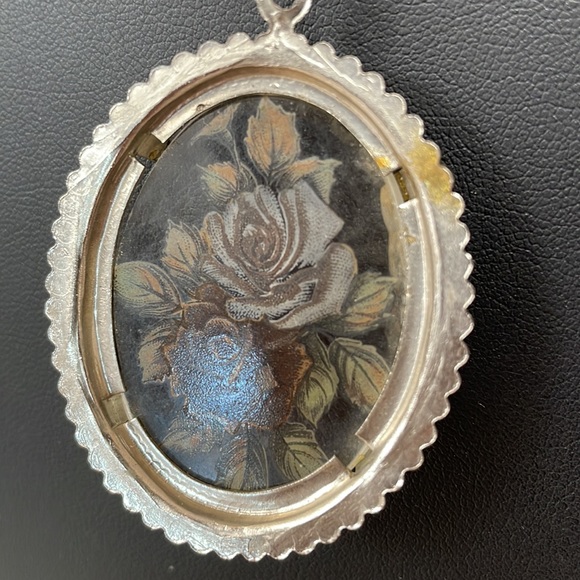 Vintage 1928 Roses Glass Intaglio Cameo Flower Floral Pendant Necklace - Picture 5 of 7